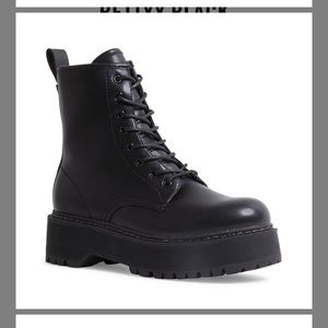 NIB Steve Madden Bettyy combat boots 6.5